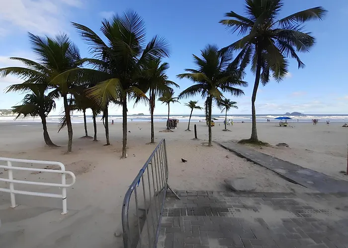 BIWA Condomínio cm Piscina, 1garagem, WI-FI 300 Mega, Central de vigilância remota , Centro do Guarujá próximo à Praia e Comércio, horários check-in e check-out flexíveis